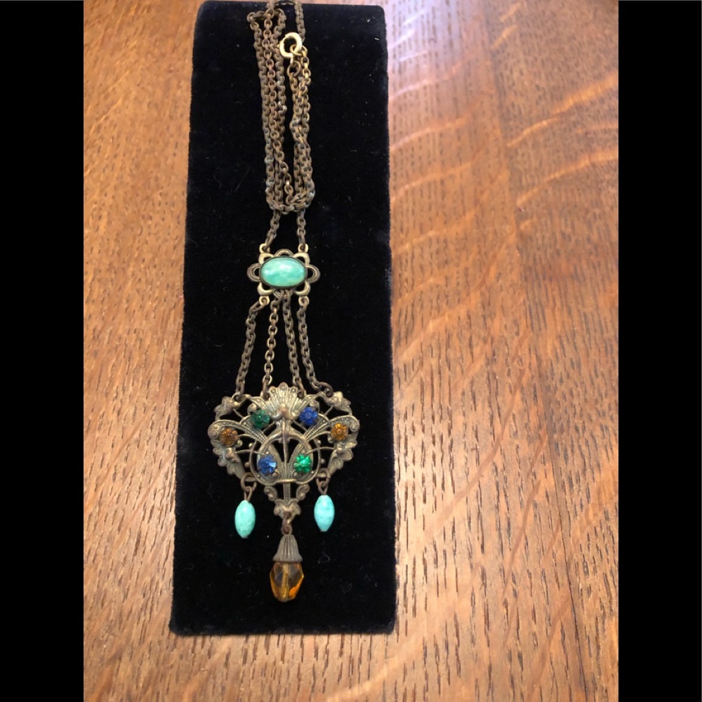 Vintage delicate pendant necklace.